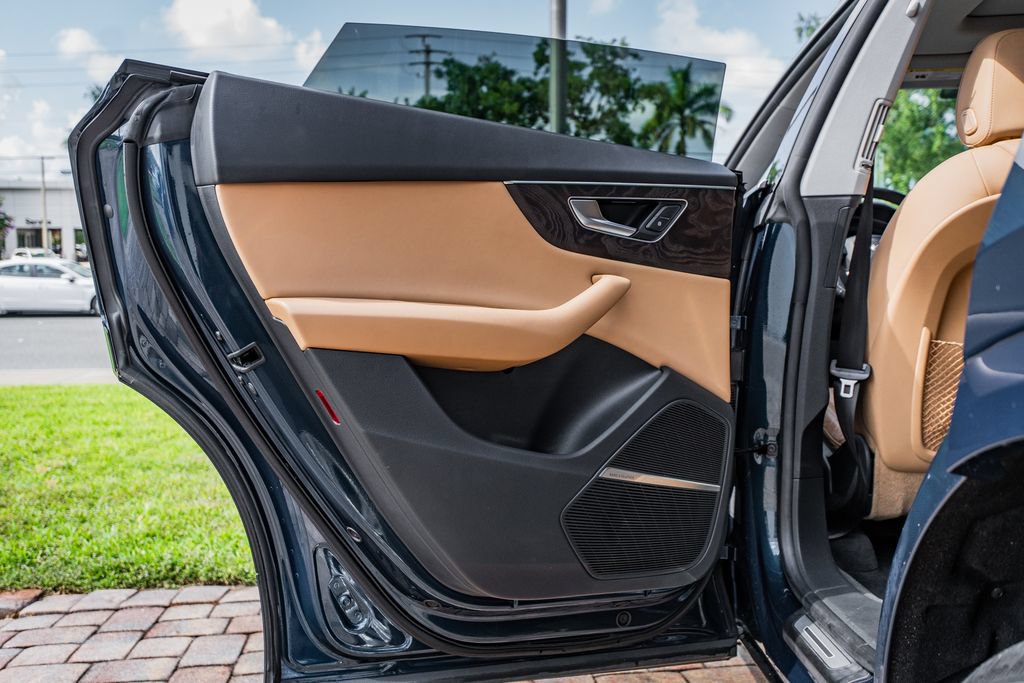 Used 2019 Audi Q8 Prestige AWD/4WD image 35