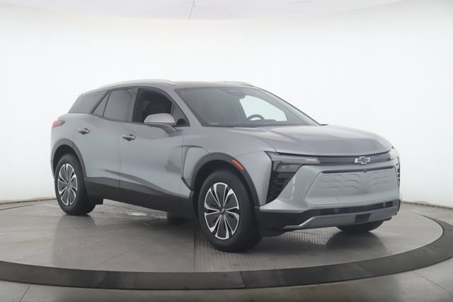 Used 2025 Chevrolet Blazer EV LT AWD/4WD image 2