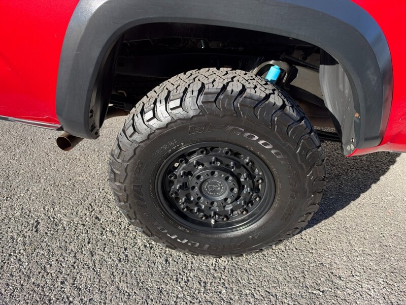 Used 2017 Toyota Tacoma TRD Off-Road AWD/4WD image 12