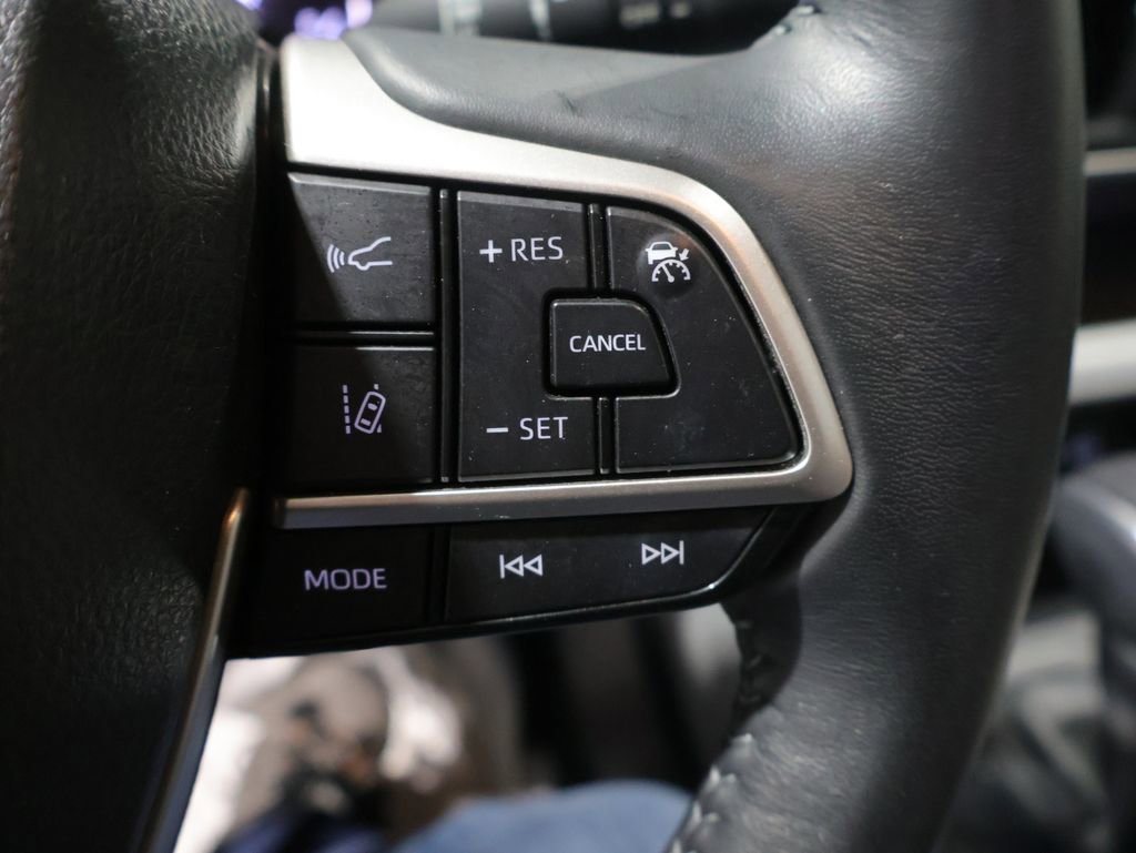 Used 2023 Toyota Highlander LE FWD image 36