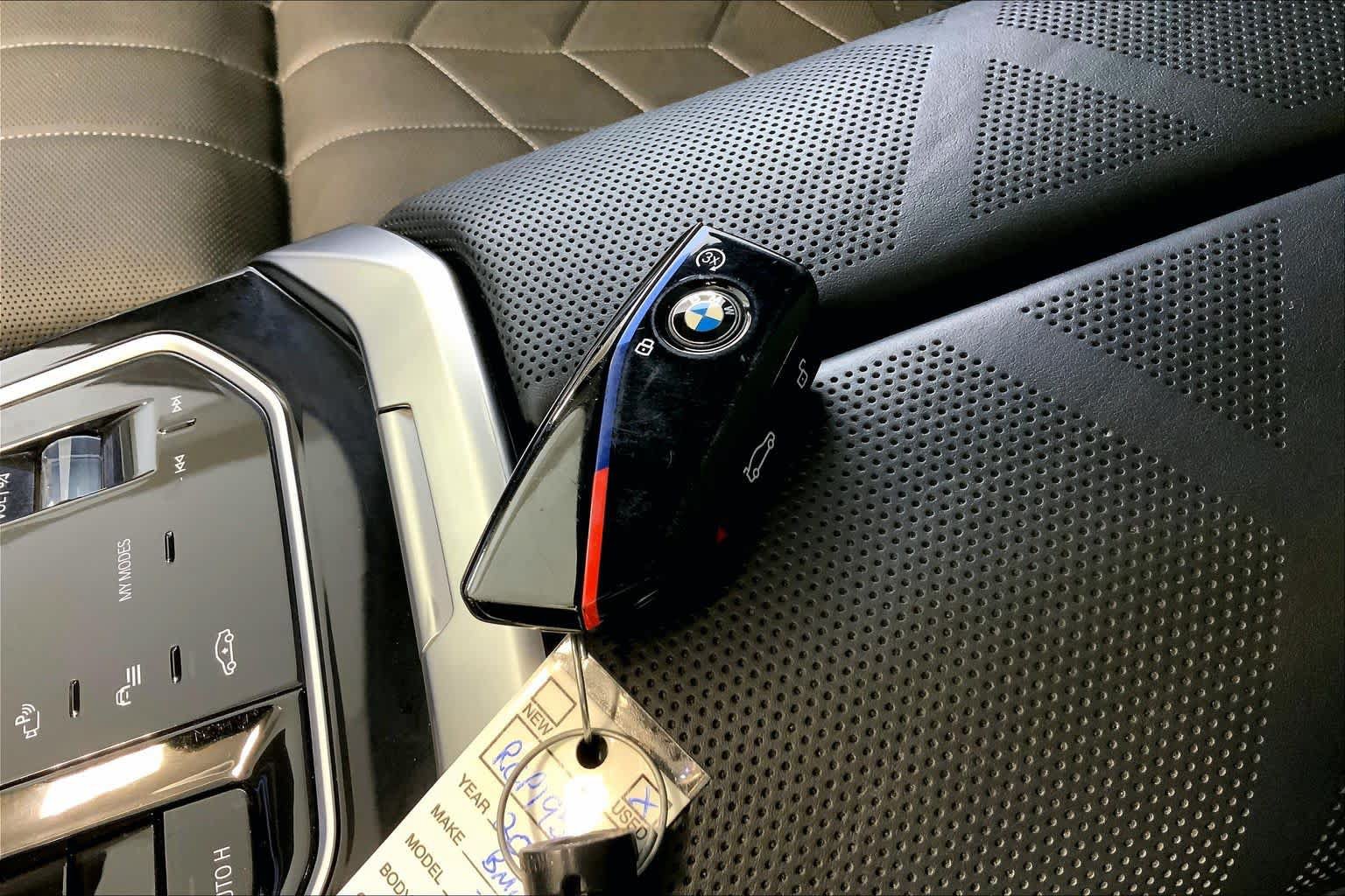 Used 2024 BMW i7 M70 AWD/4WD image 14