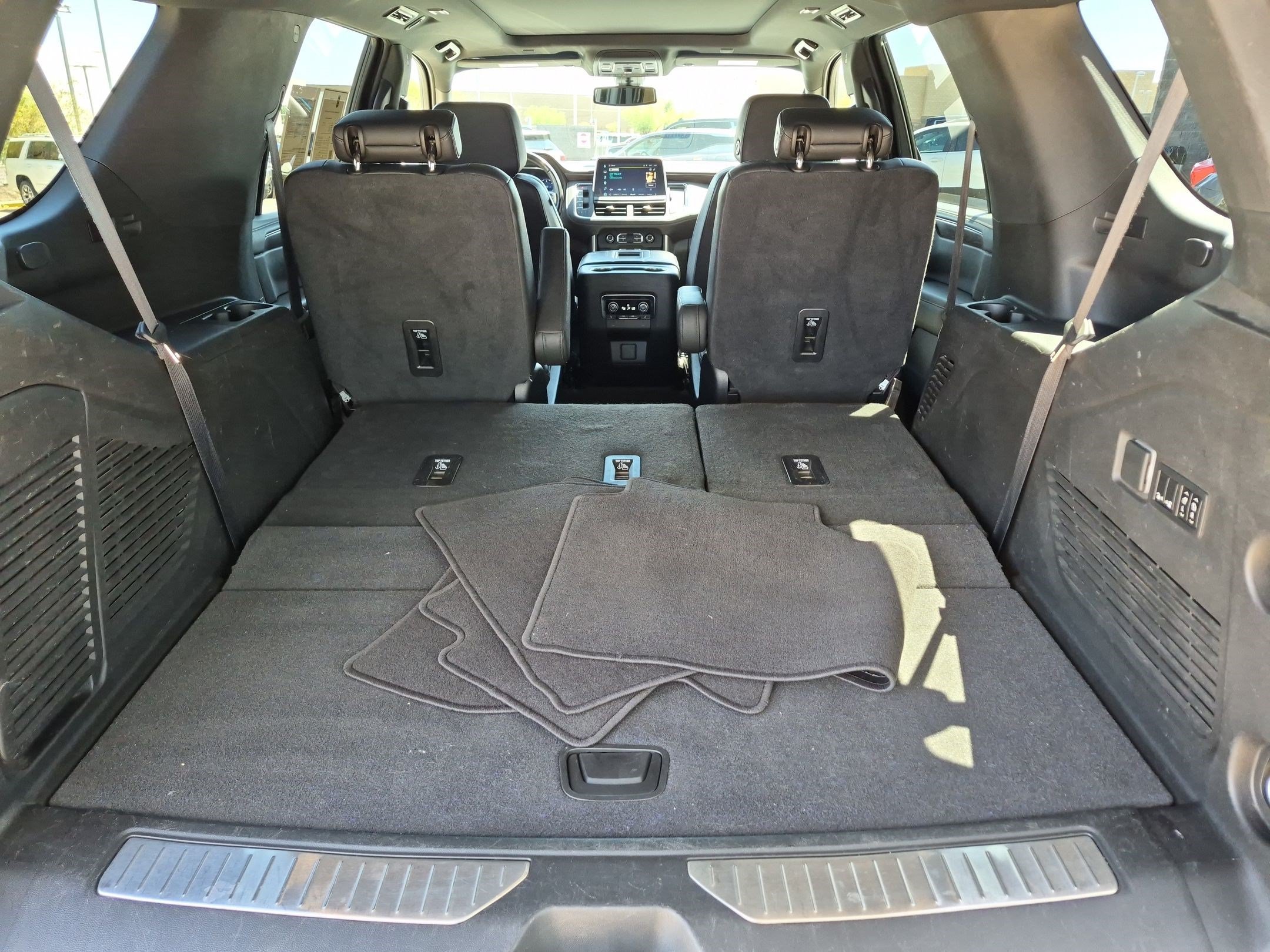Certified 2022 Chevrolet Tahoe Z71 w/ Luxury Package AWD/4WD image 33