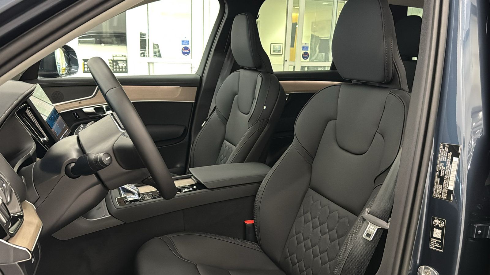 New 2027 Volvo XC60 B5 Core AWD/4WD image 23