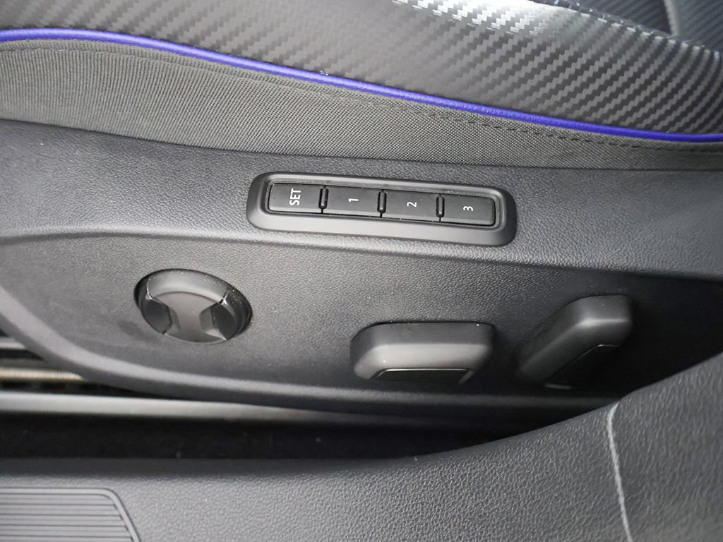 Used 2024 Volkswagen Golf R AWD/4WD image 37