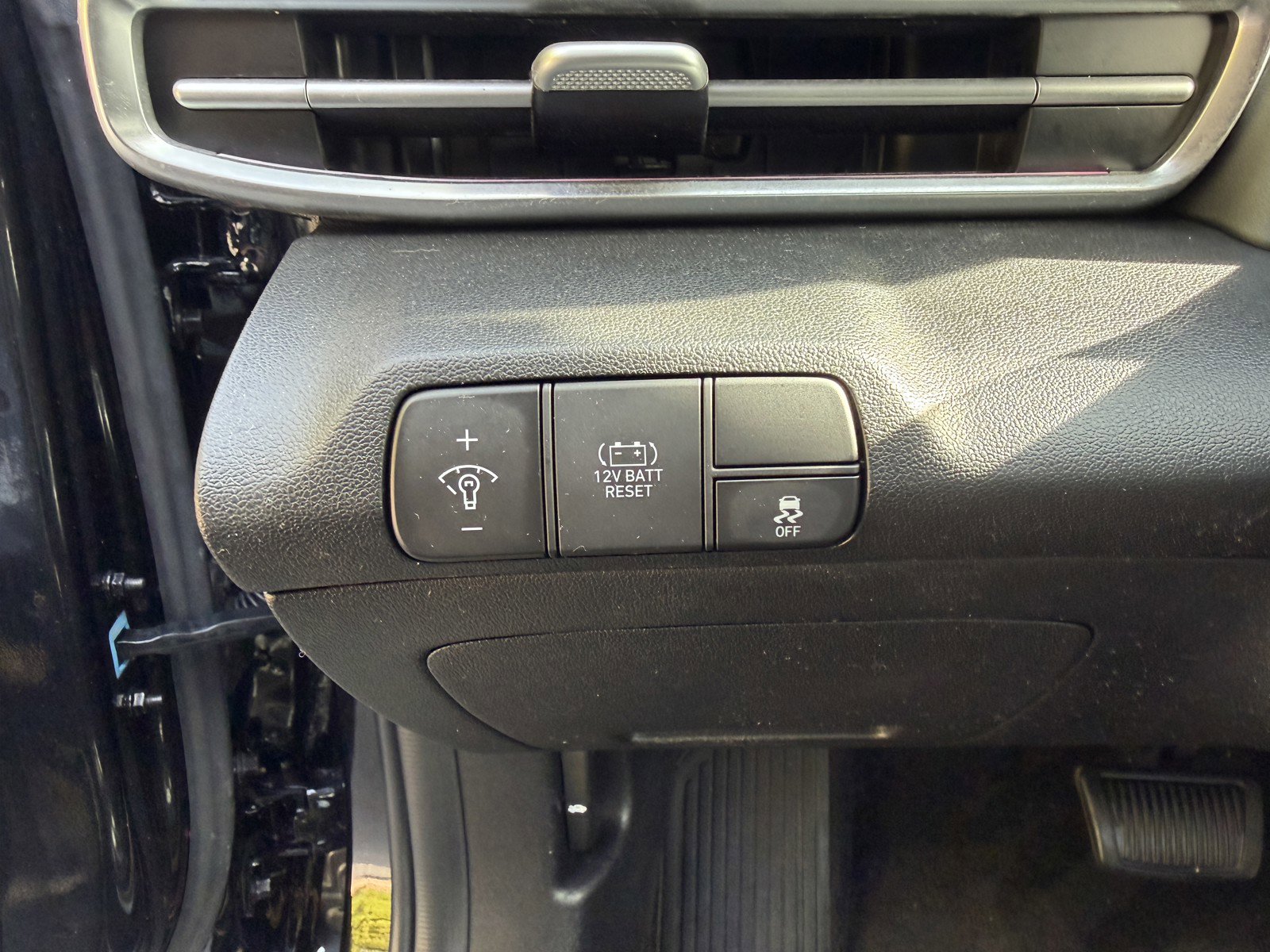 Used 2025 Hyundai Elantra Limited image 25