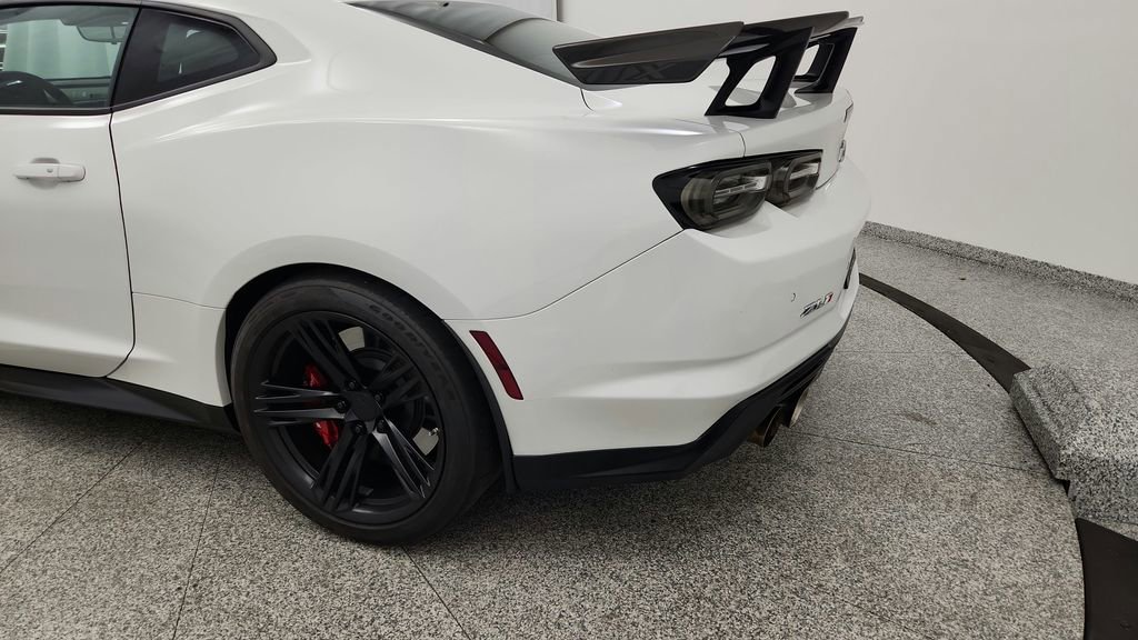 Used 2021 Chevrolet Camaro ZL1 image 19