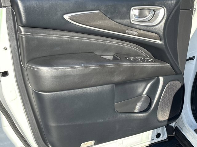 Used 2019 INFINITI QX60 Luxe w/ Essential Package image 13