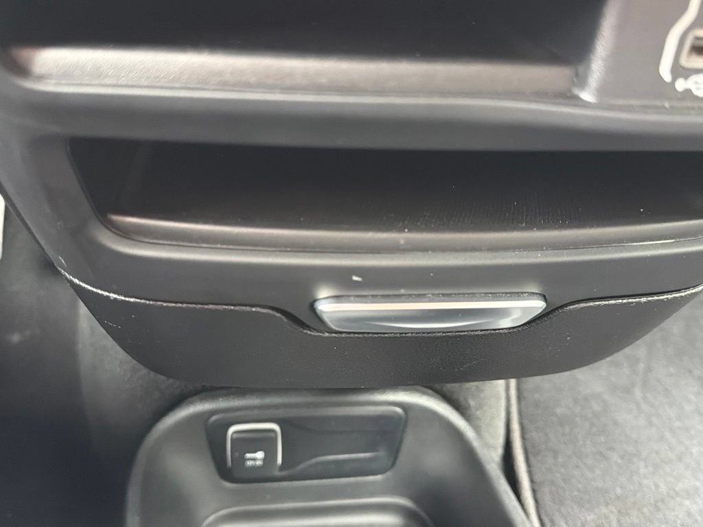 Used 2025 Chrysler Pacifica Select FWD image 27