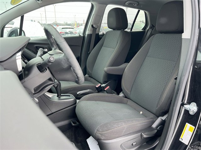 Used 2022 Chevrolet Trax LS w/ Tint and Cruise Package image 17