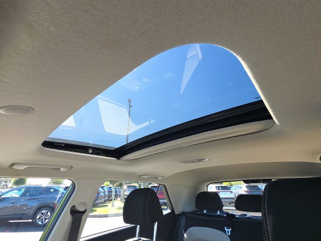 Certified 2024 Hyundai Venue SEL FWD image 5