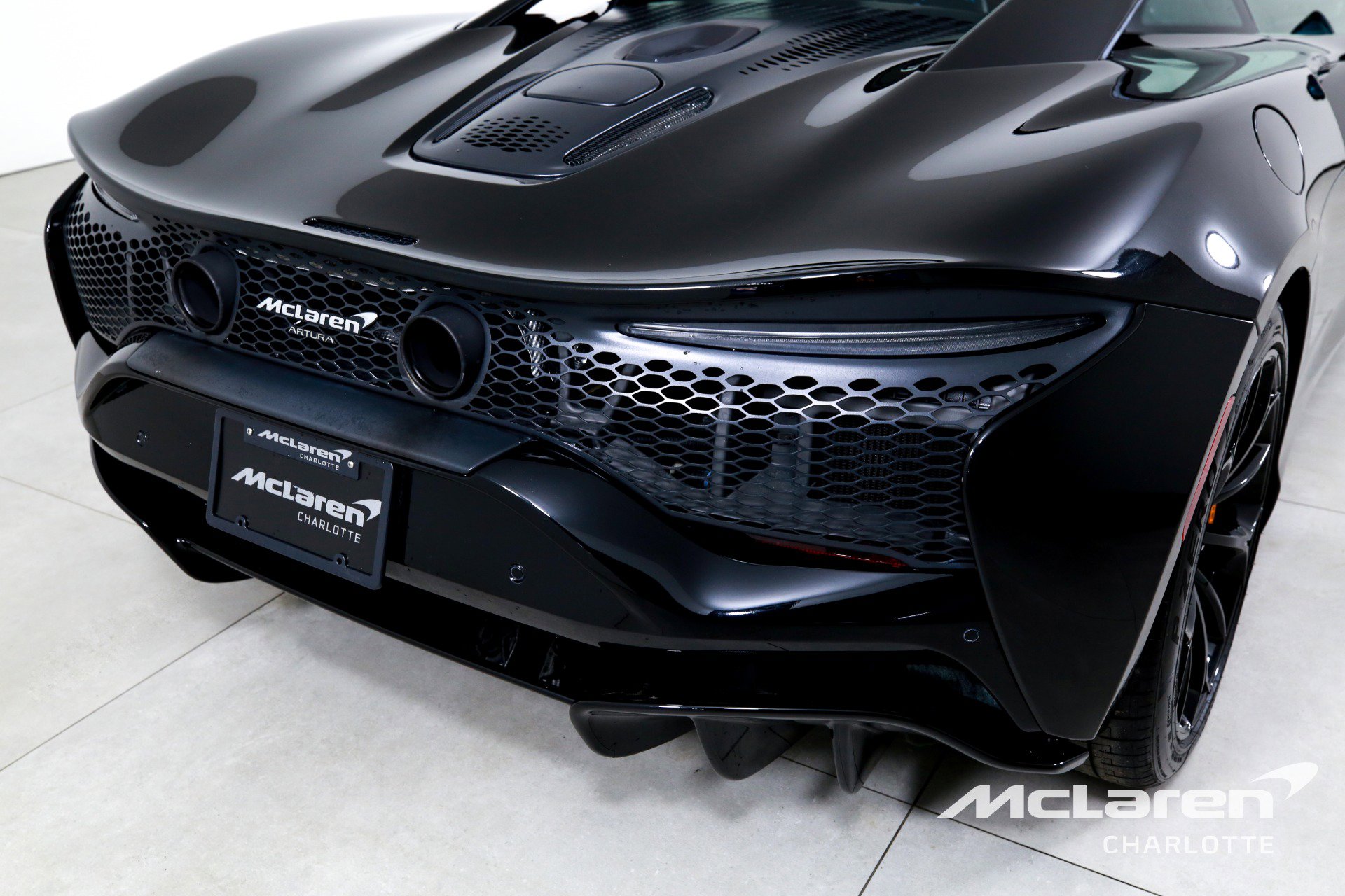 Used 2023 McLaren Artura image 30