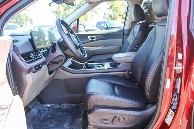 Used 2025 Kia Carnival SX image 17
