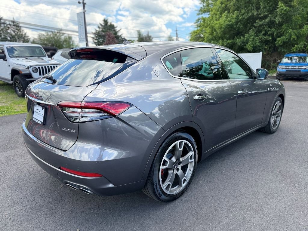 Used 2022 Maserati Levante GT AWD/4WD image 3