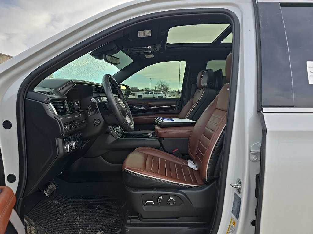 Used 2024 GMC Yukon XL Denali Ultimate image 9