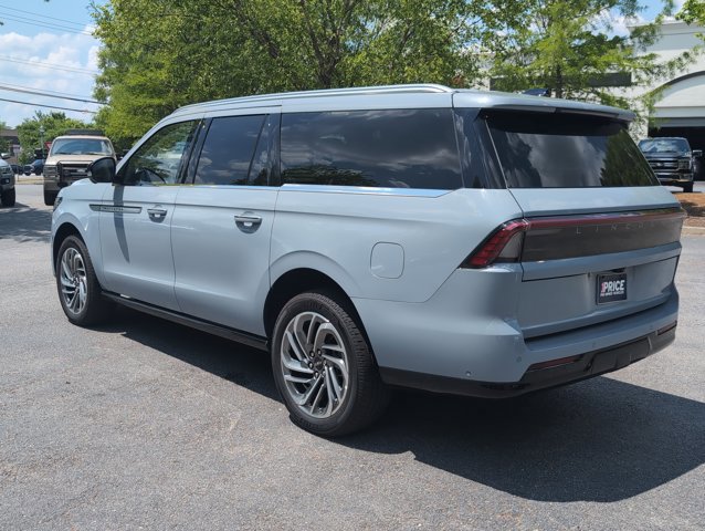 Used 2025 Lincoln Navigator L Reserve image 8