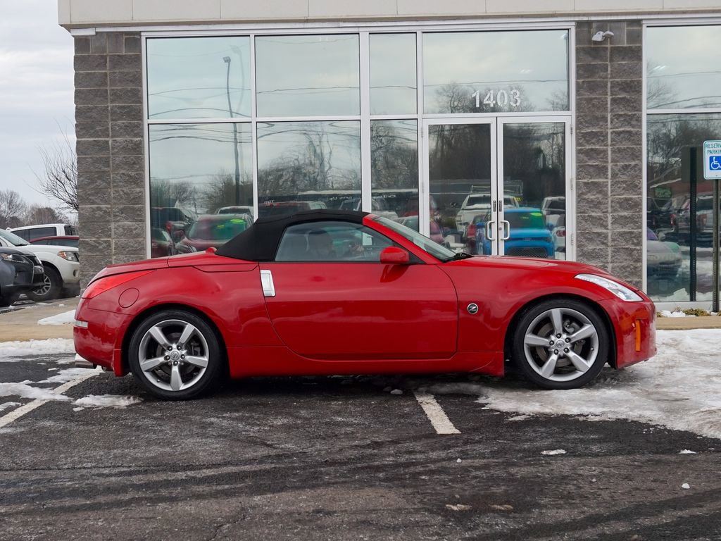 Used 2007 Nissan 350Z Touring image 2