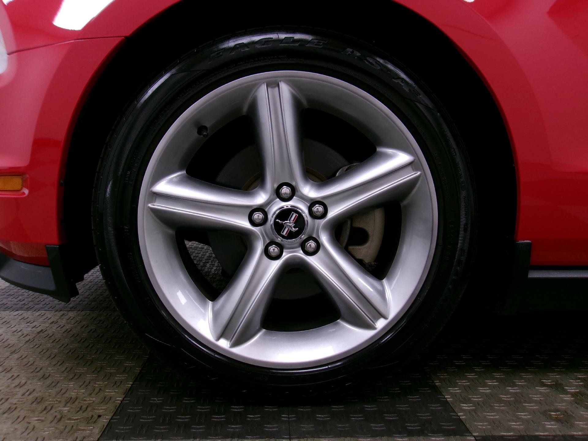 Used 2010 Ford Mustang GT image 14
