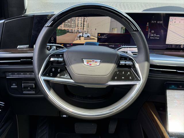 Used 2026 Cadillac Escalade Platinum Sport w/ LPO, ONYX Package AWD/4WD image 17