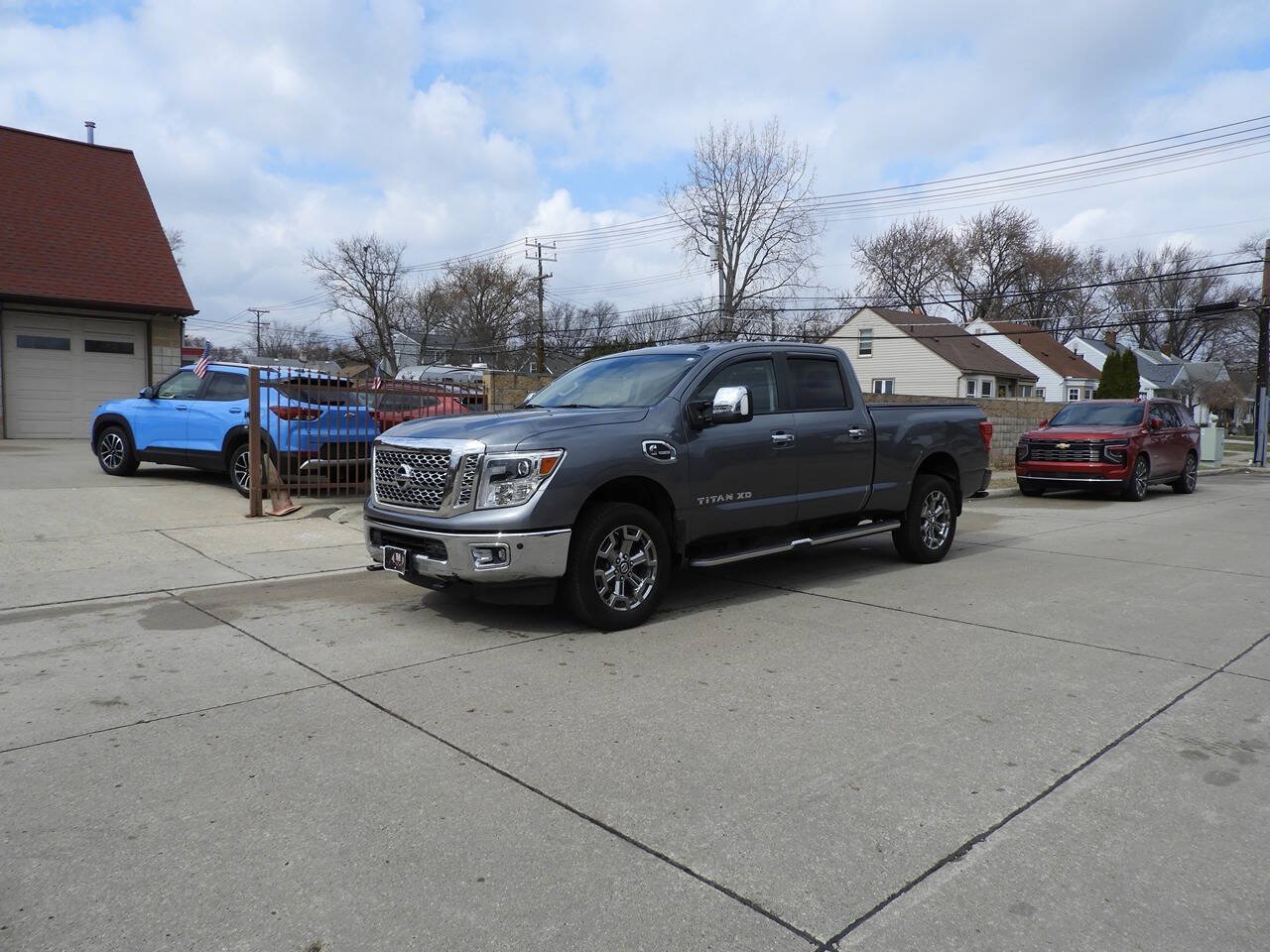Used 2018 Nissan Titan SL w/ Chrome Package AWD/4WD image 5