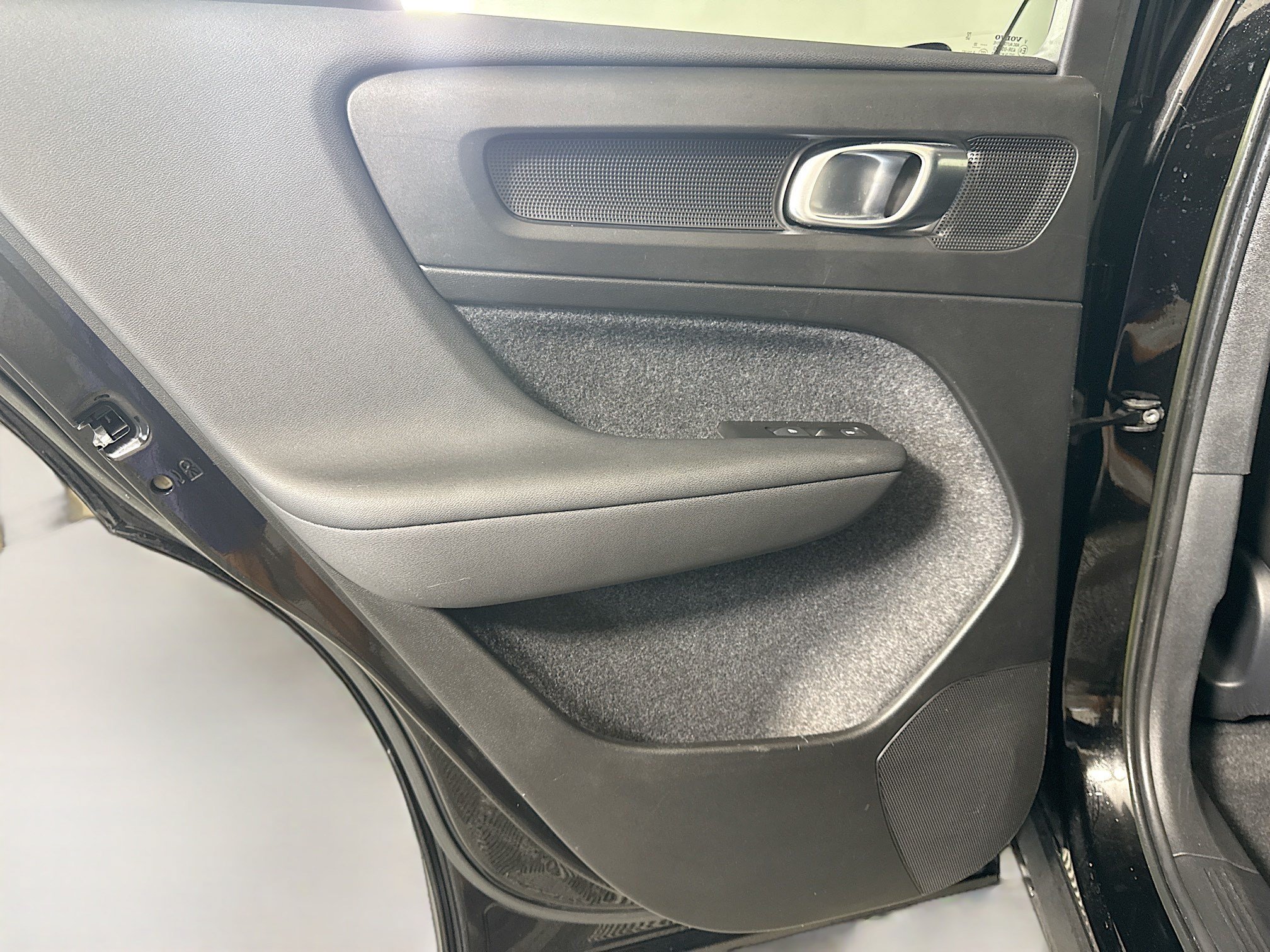 Used 2022 Volvo XC40 T4 Momentum FWD image 26