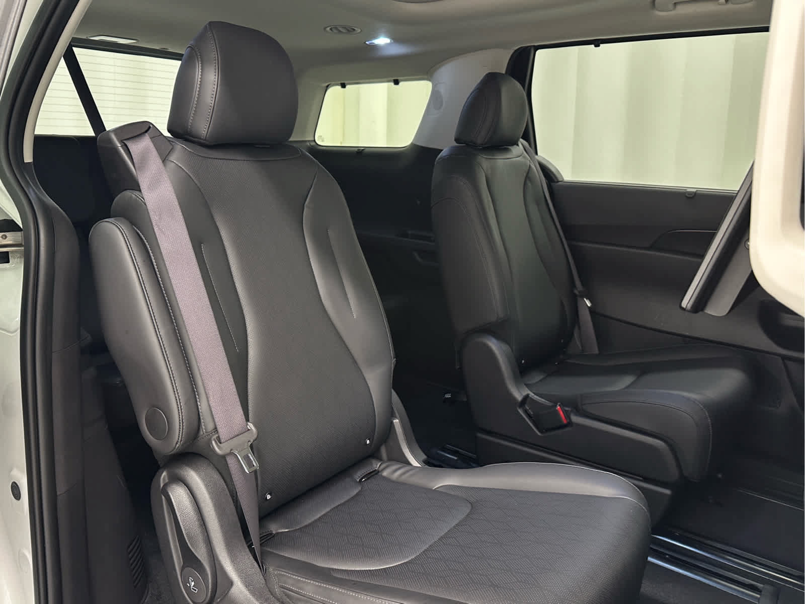Used 2025 Kia Carnival SX FWD image 23