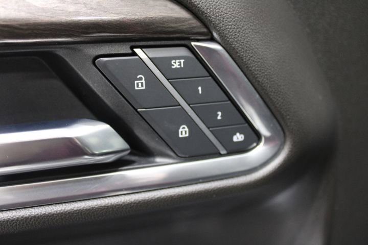 Used 2025 Chevrolet Silverado 1500 LTZ image 18