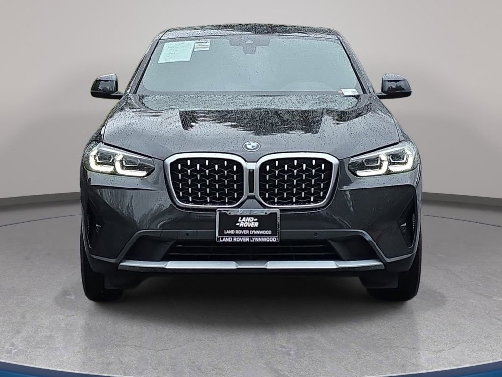 Used 2025 BMW X4 xDrive30i image 3