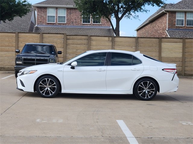 Used 2020 Toyota Camry SE w/ Sunroof Package FWD image 13