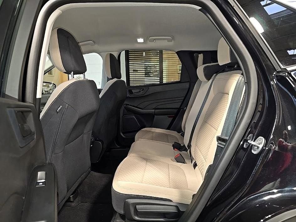 Used 2022 Ford Escape SE w/ Cold Weather Package image 26