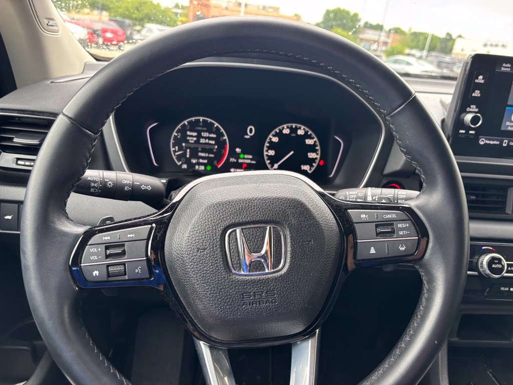 Certified 2025 Honda Pilot Touring image 11