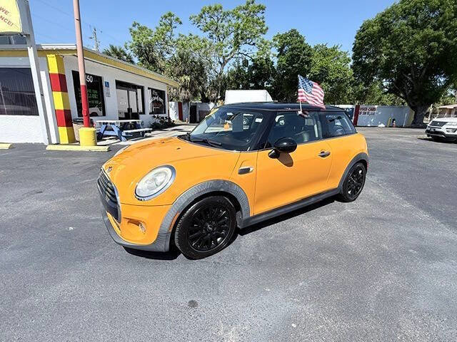 Used 2018 MINI Cooper 2-Door Hardtop FWD image 2