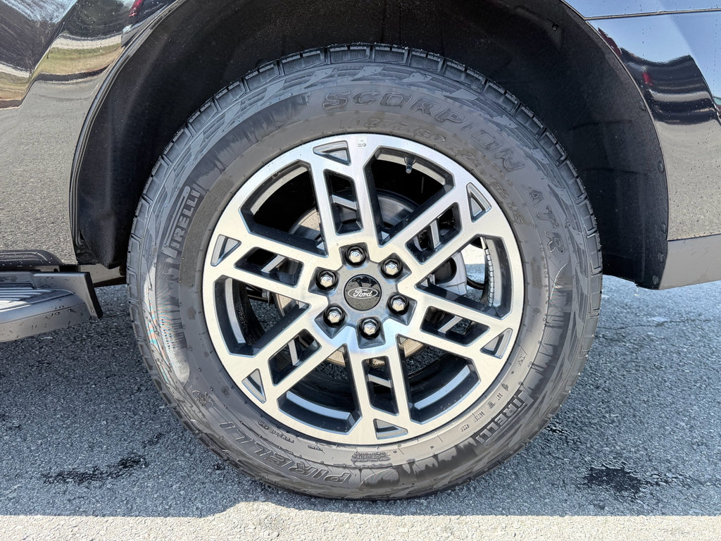 Used 2025 Ford Expedition Active AWD/4WD image 38