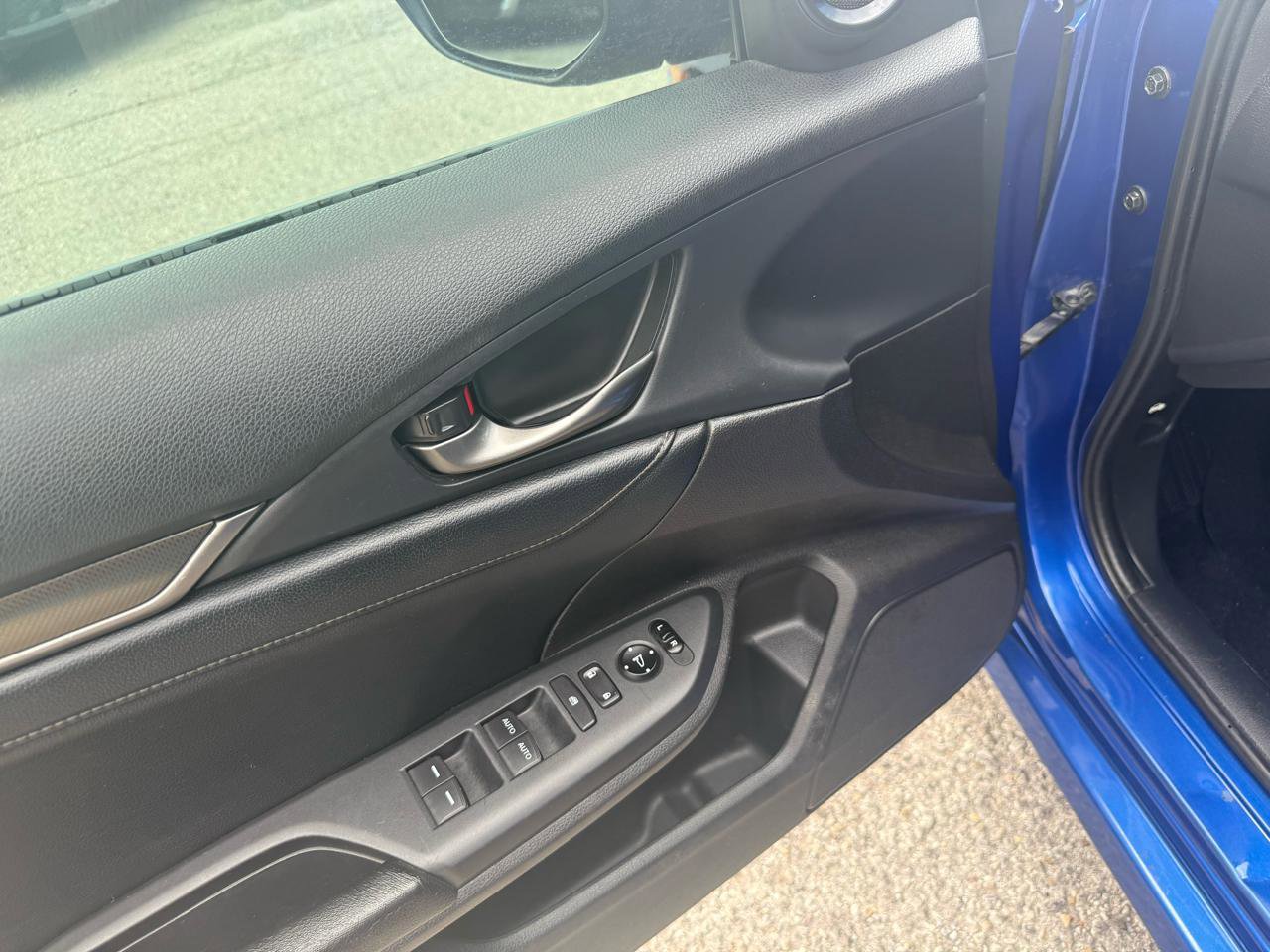 Used 2019 Honda Civic EX-L image 12