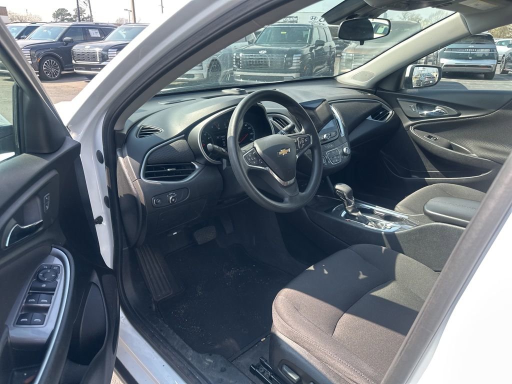 Used 2025 Chevrolet Malibu LT image 28