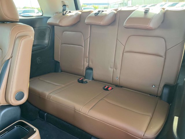 Used 2024 Nissan Pathfinder Platinum FWD image 17
