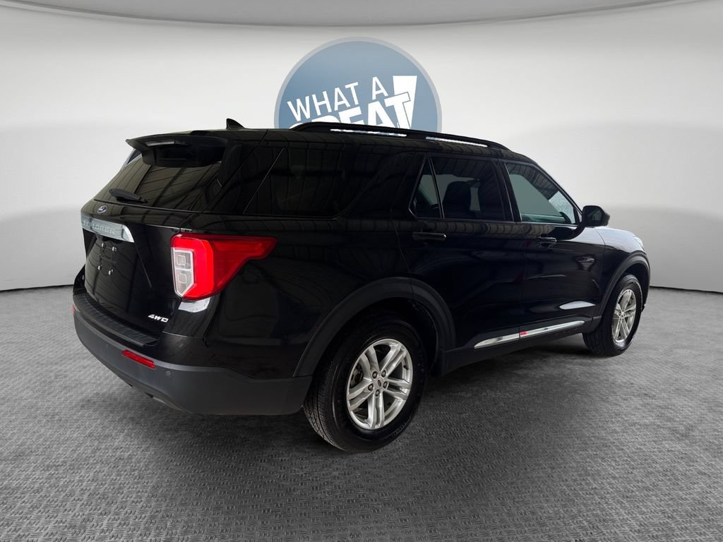 Used 2023 Ford Explorer XLT AWD/4WD image 3