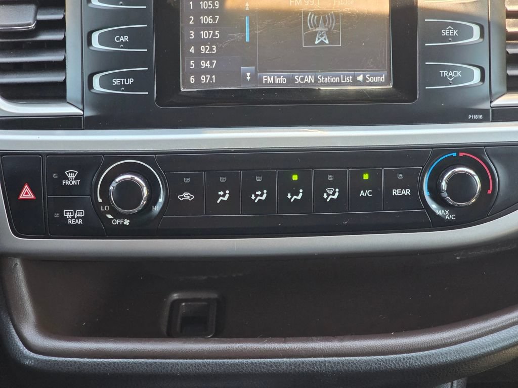 Used 2019 Toyota Highlander LE AWD/4WD image 14