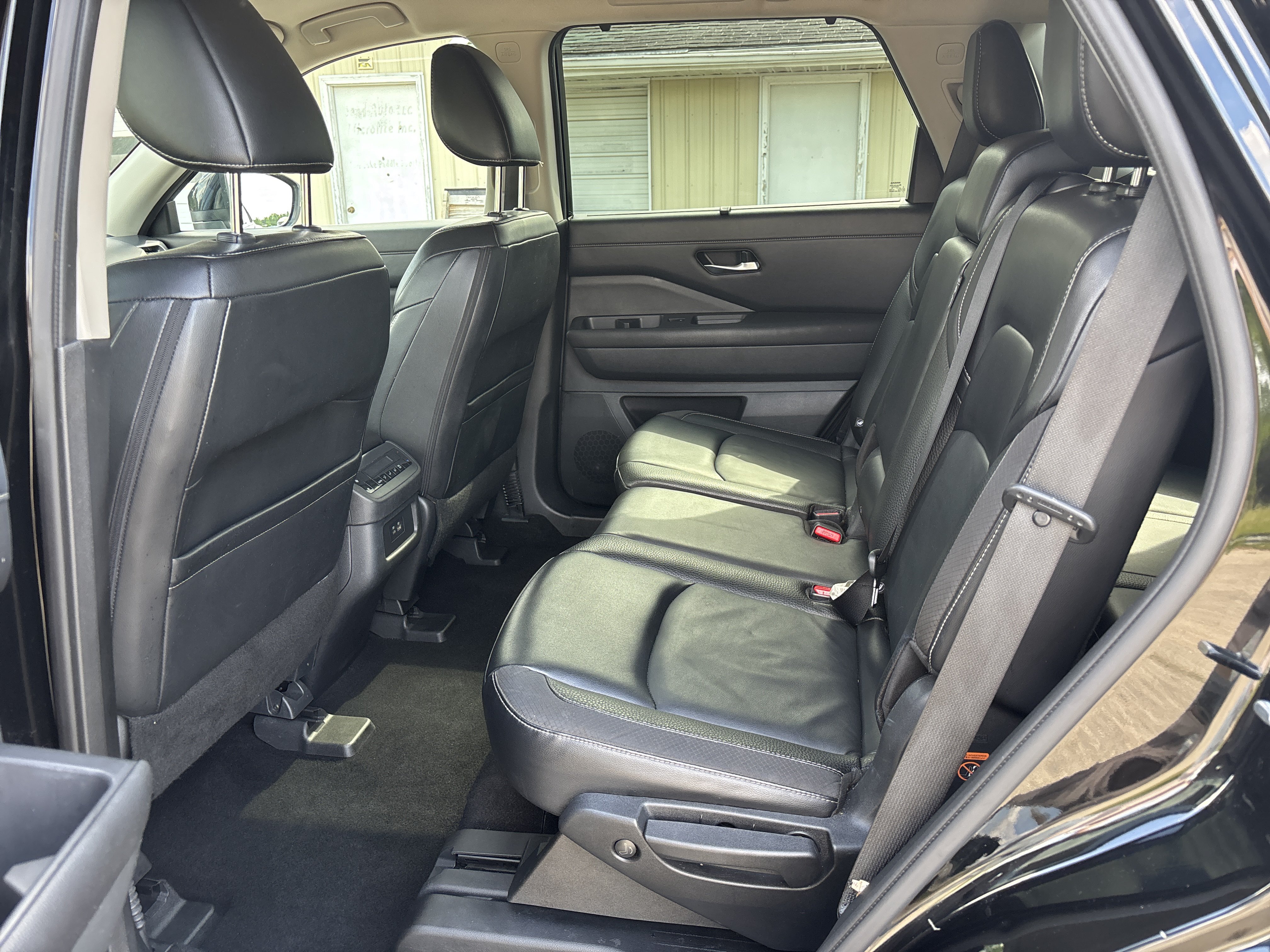Used 2023 Nissan Pathfinder SL AWD/4WD image 31