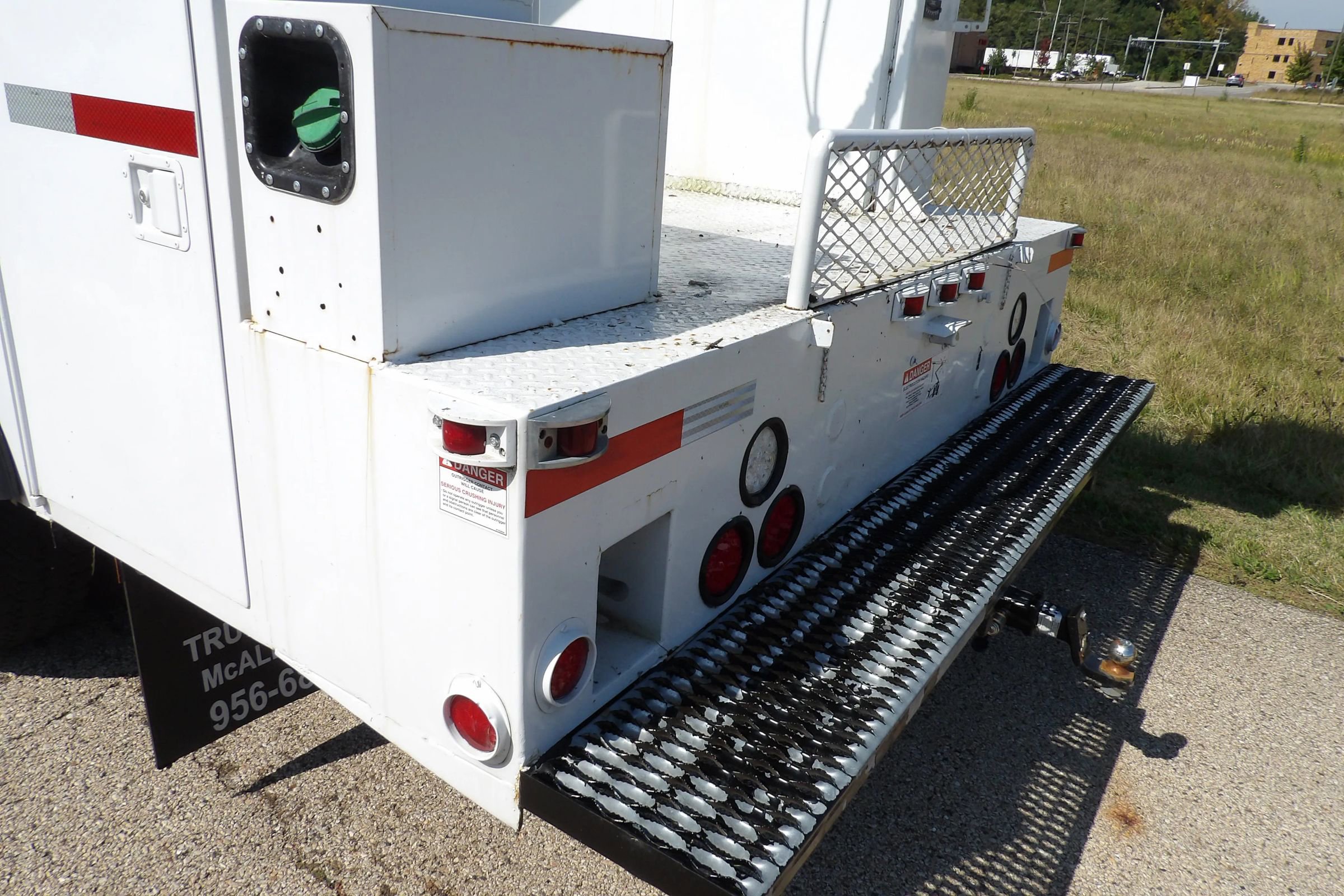 Used 2007 Ford F550 2WD Regular Cab Super Duty image 16