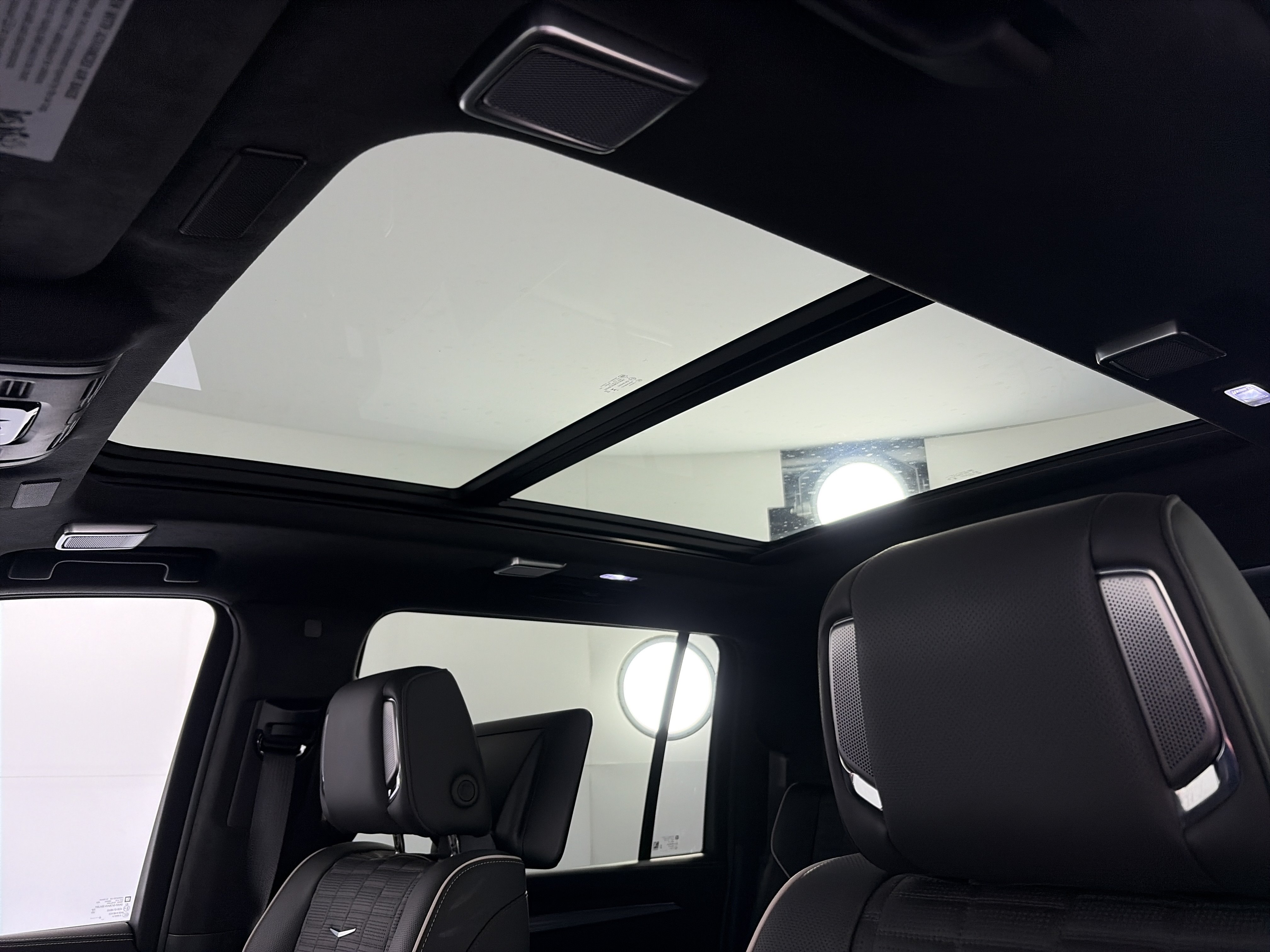 Certified 2026 Cadillac Escalade ESV Platinum Sport w/ LPO, ONYX Package AWD/4WD image 22