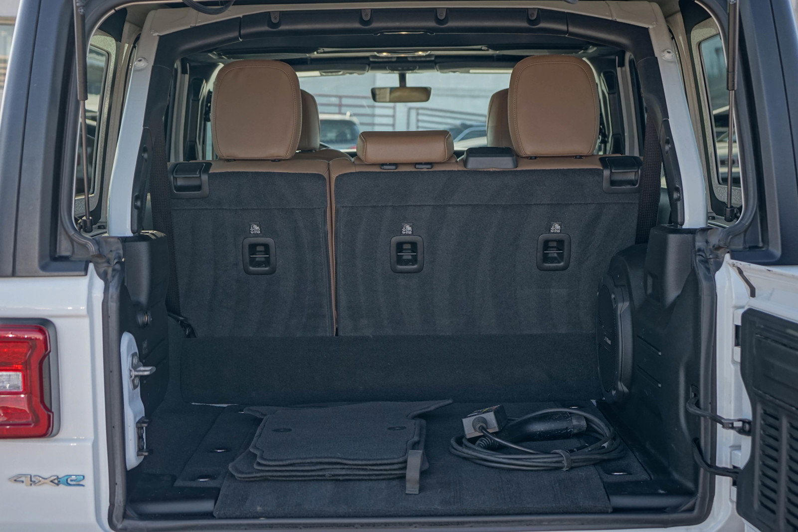 Used 2022 Jeep Wrangler Unlimited Sahara w/ Cold Weather Group image 9