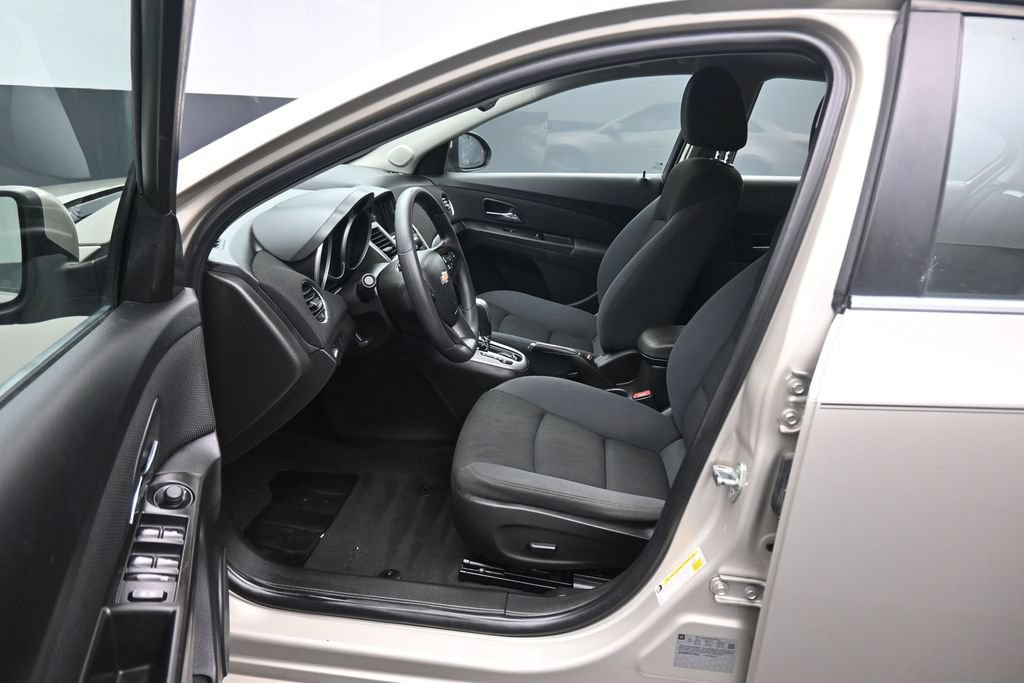 Used 2016 Chevrolet Cruze LT w/ Enhanced Safety Package FWD image 11