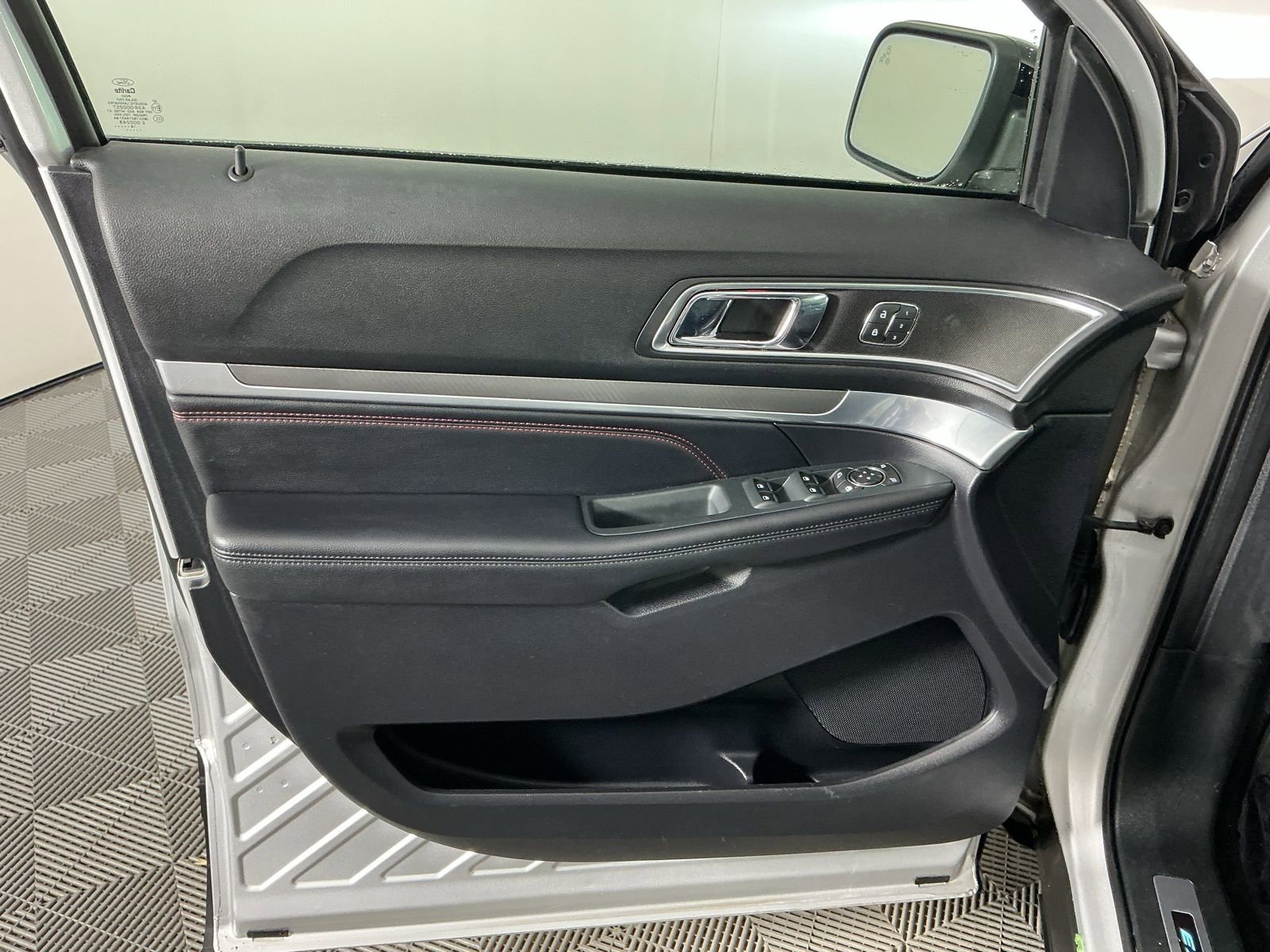 Used 2018 Ford Explorer Sport w/ Equipment Group 401A image 17