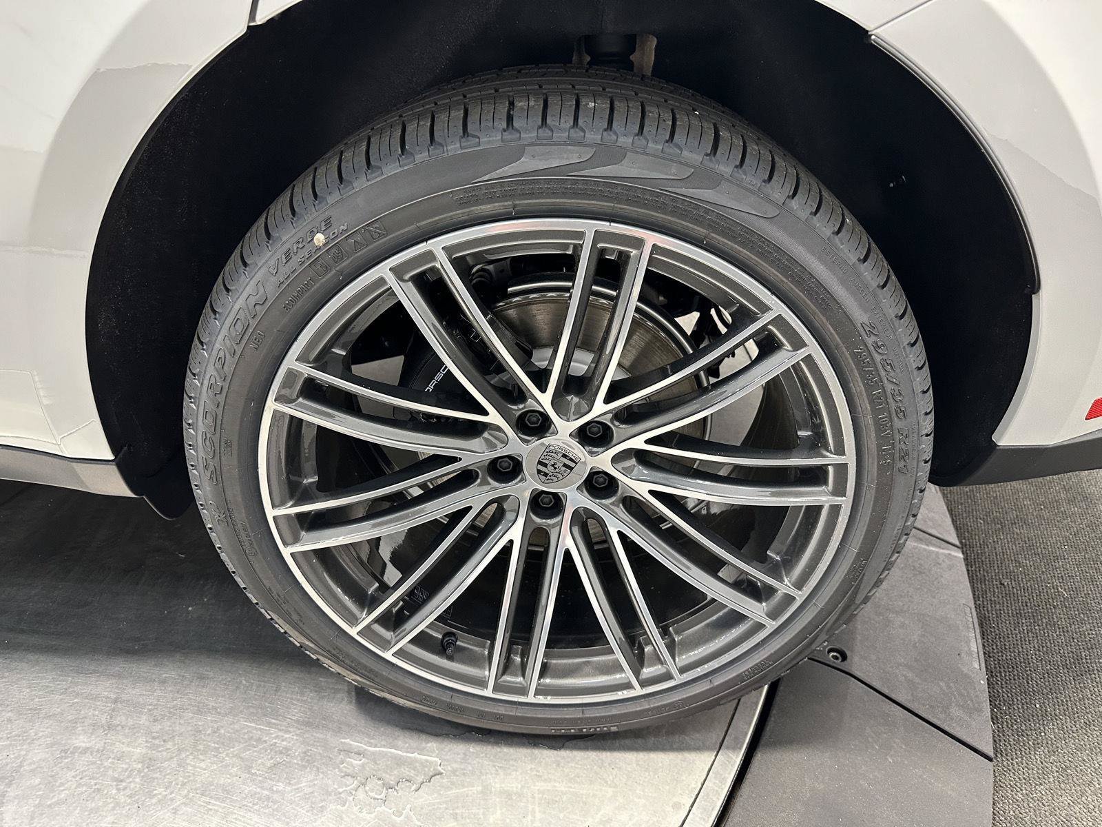 New 2026 Porsche Macan AWD/4WD image 13