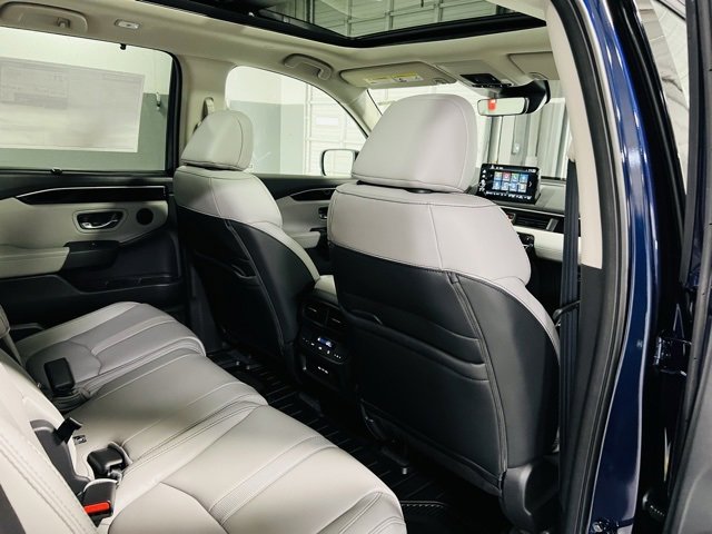 New 2025 Honda Pilot Touring image 32