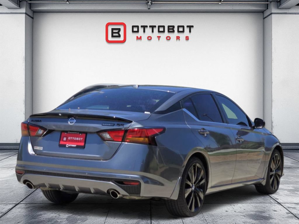 Used 2022 Nissan Altima 2.5 SR w/ Midnight Edition Package FWD image 4