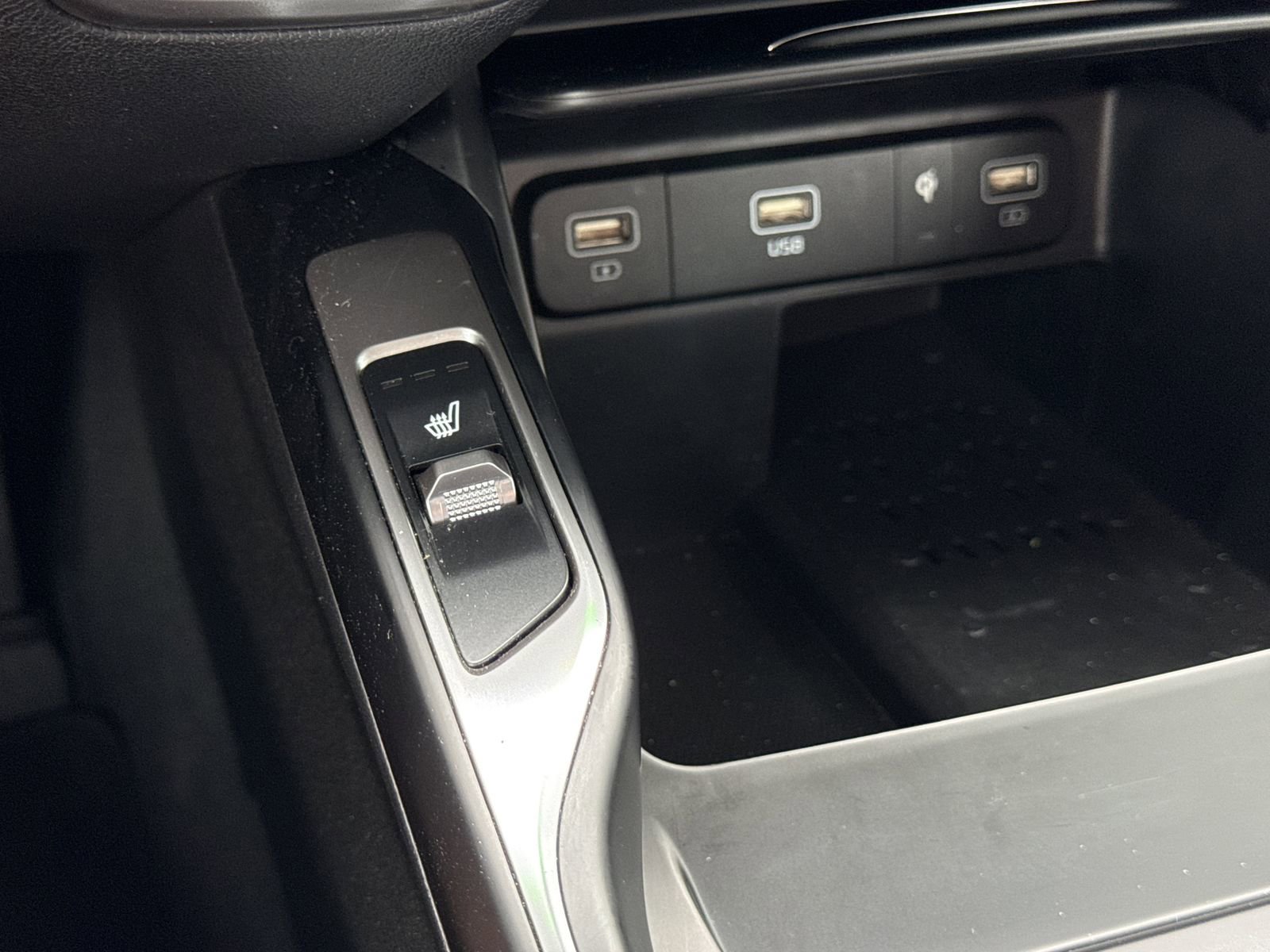 Used 2022 Kia Sorento EX w/ Panoramic Sunroof Package image 32