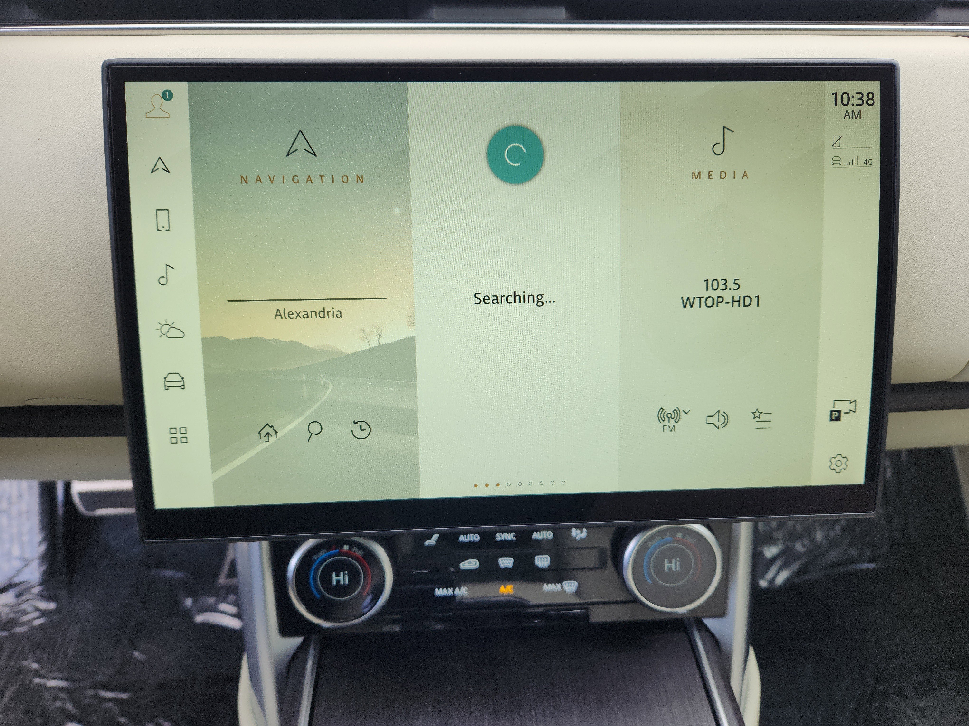 Used 2023 Land Rover Range Rover Long Wheelbase SE image 17