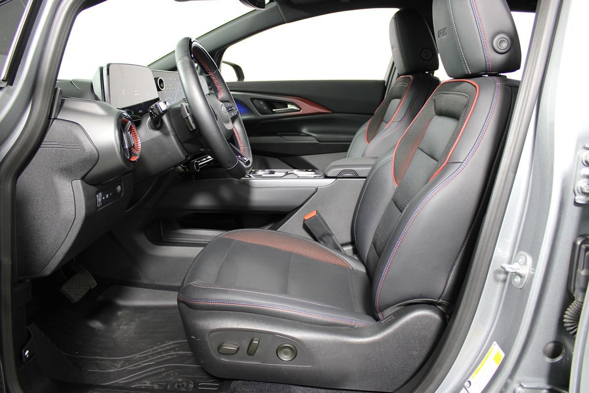Used 2024 Chevrolet Equinox EV RS FWD image 9
