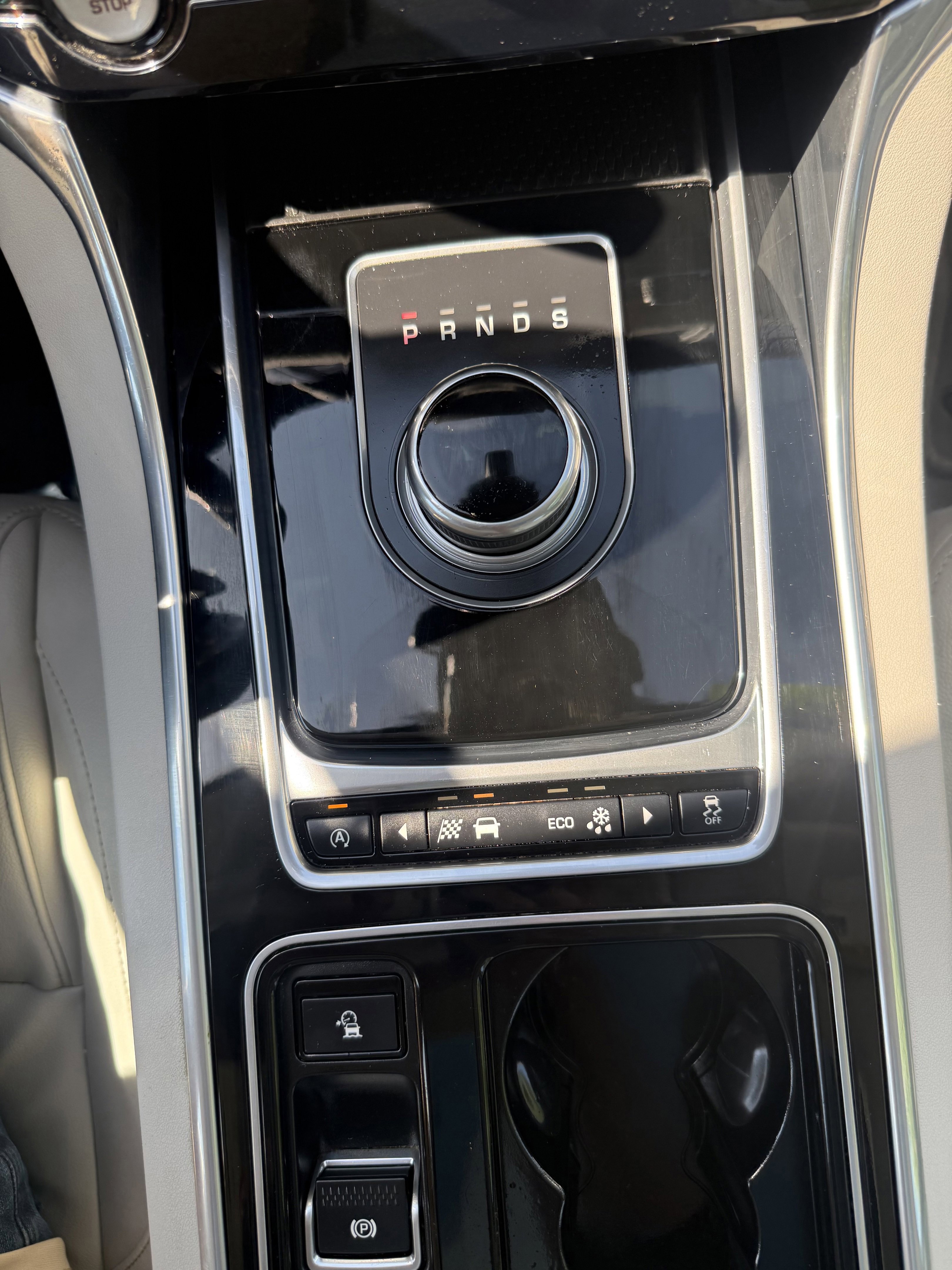 Used 2017 Jaguar XF Premium RWD image 17